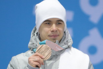 Семен Елистратов на церемонии награждения призеров Олимпийских игр — 2018