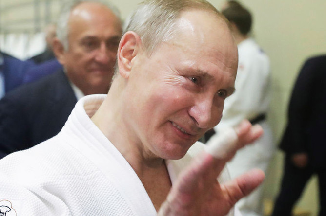 Президент России Владимир Путин после тренировки на татами в спортивно-тренировочном комплексе «Юг-Спорт» в Сочи, 14 февраля 2019 года