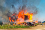 Тушение пожара в населенном пункте Княженский-2 в Михайловском районе Волгоградской области, 8 июля 2020 года