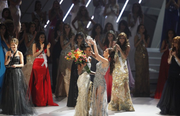 Корону на&nbsp;торжественной церемонии победительнице вручила «Мисс Вселенная-2010» Химена Наваретте.