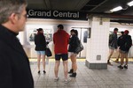 В 2011 году в Нью-Йорке движение любителей кататься в подземке в нижнем белье стало по-настоящему массовым: по оценкам участников, акция тогда собрала около 3,5 тысяч человек.