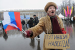 Участница митинга «Защитим страну!» в поддержку Владимира Путина в «Лужниках».
