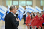 Путин на выступлении перед учащимися во время открытия нового дворца спорта