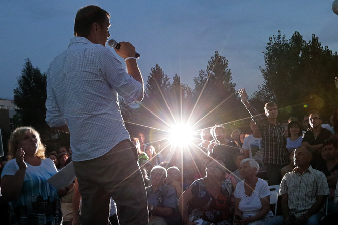 Алексей Навальный на встрече с избирателями в одном из районов Москвы