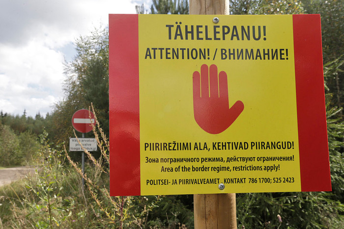 Предупреждающий знак рядом с эстонско-российской границей, откуда, предположительно, был похищен Эстон Кохвер
