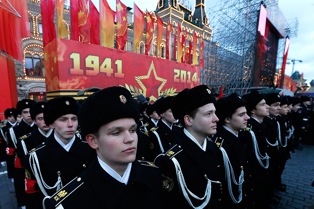 Репетиция участников марша в честь парада 7 ноября 1941 года на Красной площади