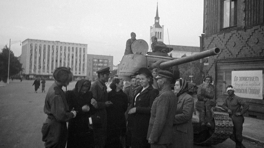 Советские танкисты в Таллине, 22 сентября 1944 года