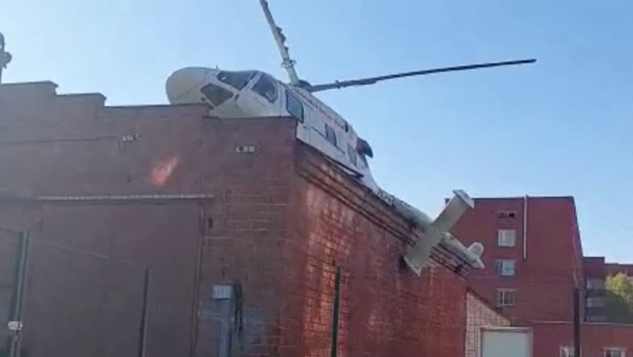 В Ижевске вертолет санавиации совершил жесткую посадку на здание больницы