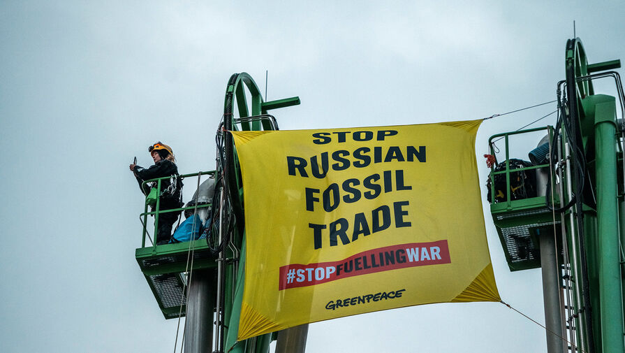 Greenpeace сообщила, что ее активисты в Финляндии пикетируют судно с СПГ из России
