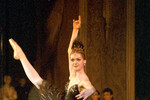 Балерина Ульяна Лопаткина исполняет партию Одетты-Одилии на Фестивале классического танца им. Нуреева в Казани, 1997 год 