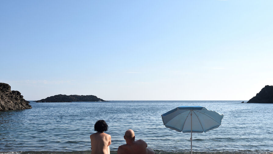 Участника любовных утех на сочинском пляже выдворили из России