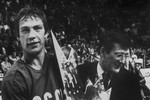 Валерий Васильев с главным призом Кубка Канады 1981 года