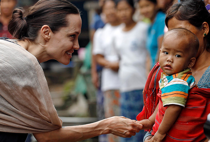 Анджелина Джоли во время официального визита в&nbsp;Мьянму