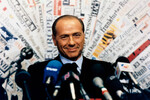 Сильвио Берлускони проводит пресс-конференцию, объявив о начале своей политической карьеры, Рим, Италия, 1993 год