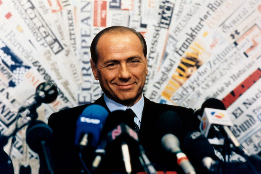 Сильвио Берлускони проводит пресс-конференцию, объявив о&nbsp;начале своей политической карьеры, Рим, Италия, 1993&nbsp;год