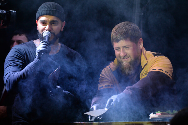 Певец Тимати и глава Чеченской Республики Рамзан Кадыров (справа) на&nbsp;открытии бургерной в&nbsp;Грозном, 2017&nbsp;год