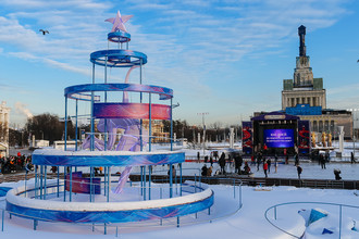 Во время мероприятия в Москве, посвященного достижению отметки в 100 дней до старта предстоящего чемпионата мира по футболу, 6 марта 2018 года