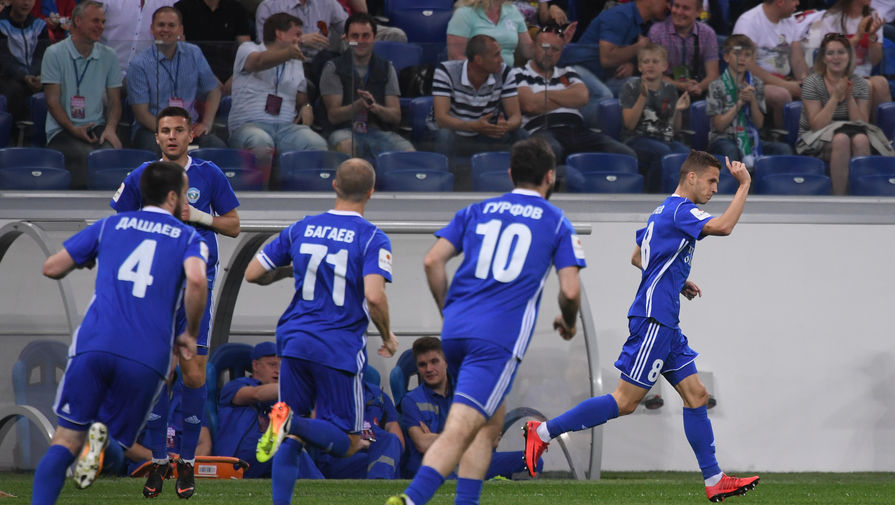 Игроки «Авангарда» радуются голу в ворота «Тосно»