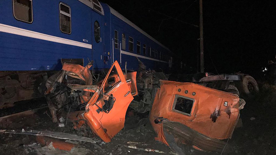 Последствия столкновения грузового автомобиля и пассажирского поезда №301 Минск&nbsp;- Адлер, 3 ноября 2018 года
