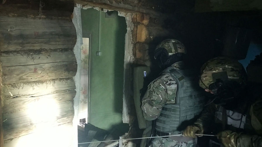 На месте нейтрализации бойцами спецназа террористов в городе Кольчугино Владимирской области, 22 мая...