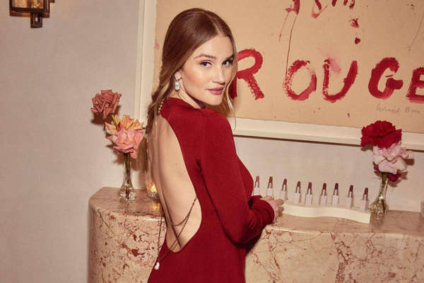 Жалаңаш жетілген бөкселердің фотосуреттері Тікенектермен жыныстық қатынас