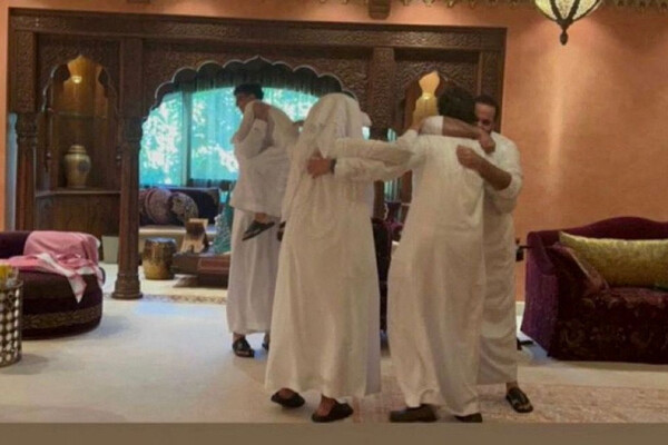 Король Саудовской Аравии Салман (на фото справа) празднует победу национальной сборной над&nbsp;Аргентиной на&nbsp;ЧМ по&nbsp;футболу в&nbsp;Катаре, 22&nbsp;ноября 2022&nbsp;года