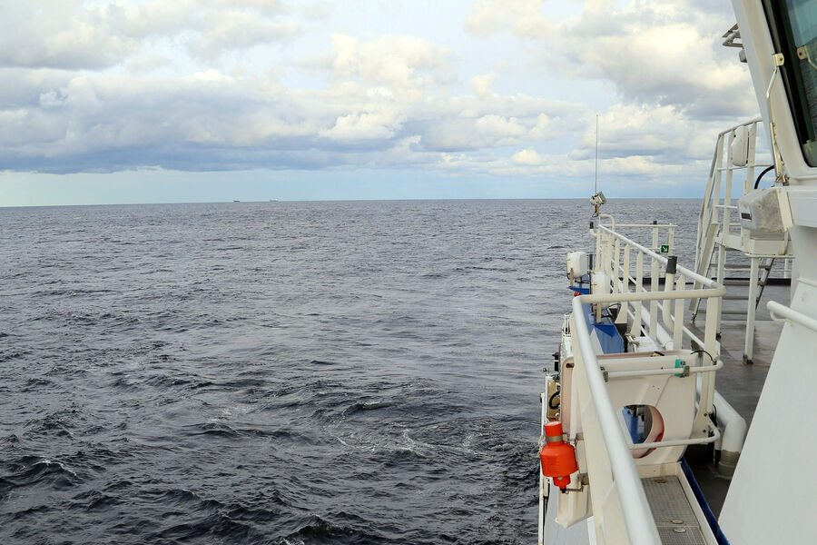 Патрульное судно финской пограничной службы Turva охраняет район повреждения газопровода Balticconnector в Финском заливе, 10 октября 2023 года
