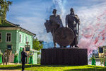 Церемония открытия памятника первым русским князьям Рюрику и Вещему Олегу в Старой Ладоге