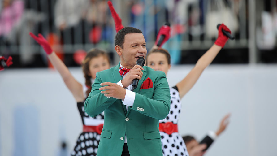 Александр Олешко во время выступления на торжественной церемонии открытия Дня города на Красной площади