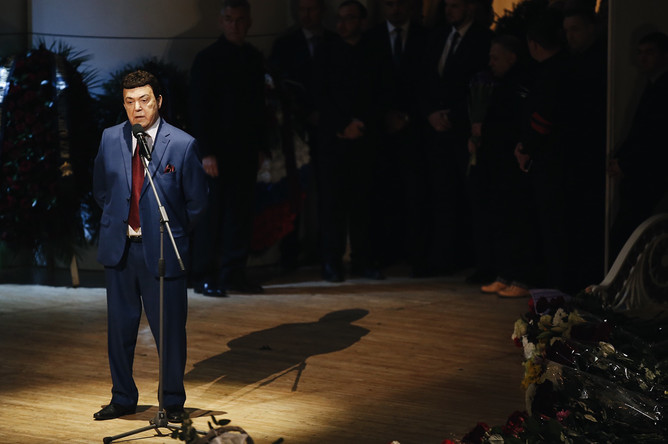 Певец и депутат Иосиф Кобзон во время церемонии прощания с Дмитрием Хворостовским в Москве, 27 ноября 2017 года