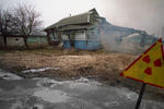 Одна из покинутых деревень в районе Чернобыльской АЭС, октябрь 1990 года