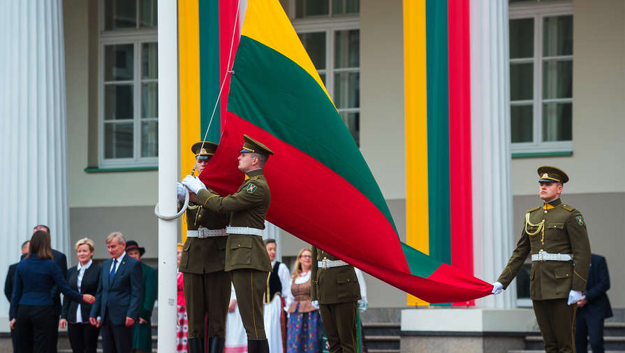 Минобороны Литвы продолжит в 2023 году оснащать Украину вооружением и обучать ее военных