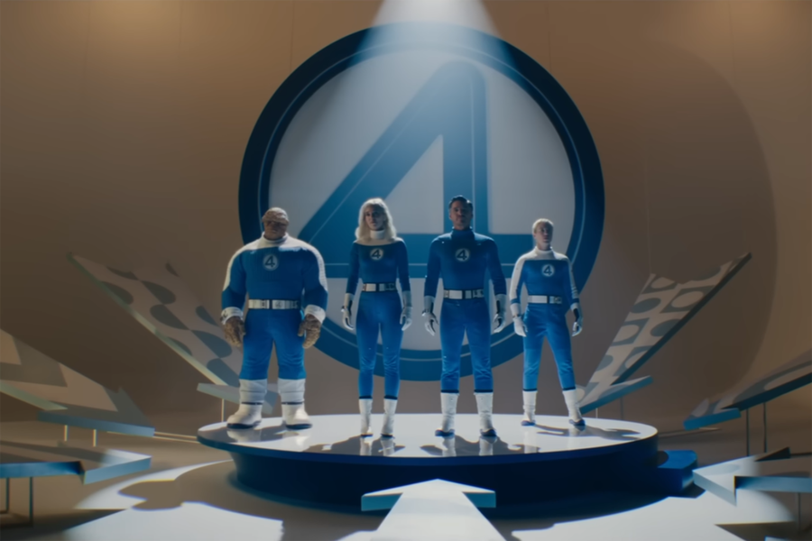 <b>«Фантастическая четверка: Первые шаги» (The Fantastic Four: First Steps), реж. Мэтт Шекман</b>
<br><br>
<b>Где и когда смотреть:</b> в&nbsp;кино (параллельный прокат) &mdash; с&nbsp;2 августа
<br><br>
Третий запуск франшизы о&nbsp;супергеройском квартете &mdash; после более-менее нормальной дилогии 2005&ndash;2007 гг. с&nbsp;Джессикой Альбой и будущим Капитаном Америка Крисом Эвансом, а также провальной ленты 2015-го, в&nbsp;которой сыграли Майлз Теллер, Майкл Б. Джордан и Кейт Мара. 