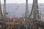 Во время шествия на Крымском мосту в Москве, организованного Блоком демократических сил, 4 февраля 1990 года