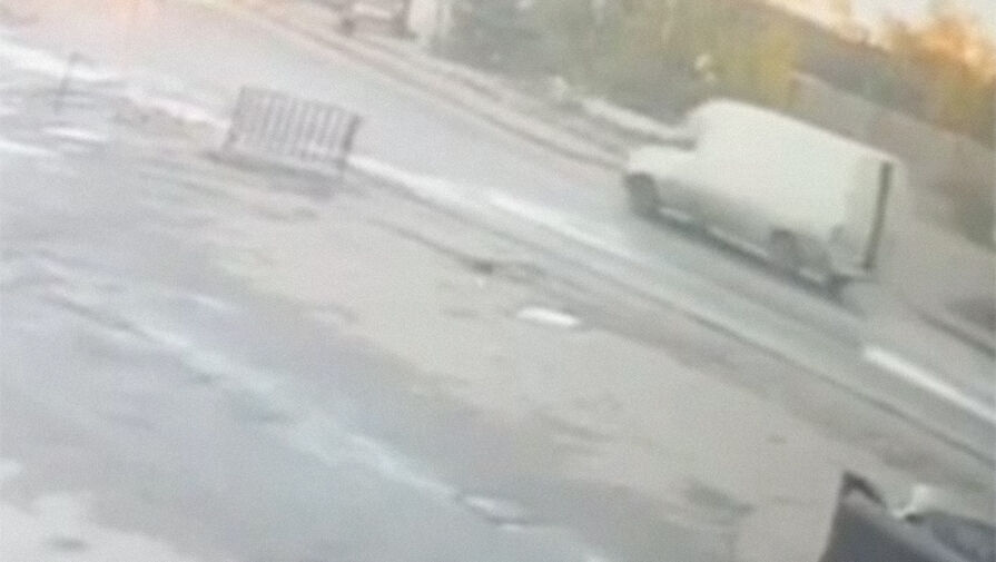В Подмосковье опрокинувшийся фургон насмерть сбил школьницу, стоявшую на остановке