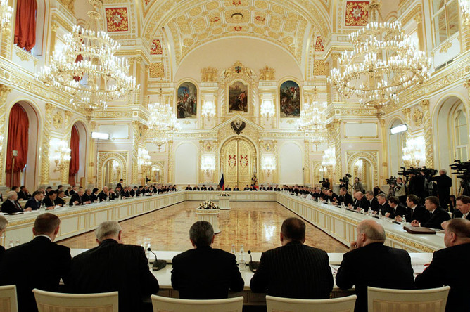 Чтобы продлить существование действующей вертикали власти, Кремлю нужно быстро переназначить ряд ключевых губернаторов 