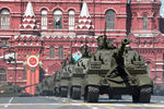 Колонна самоходных артиллерийских установок «МСТА-С» во время генеральной репетиции парада Победы на Красной площади