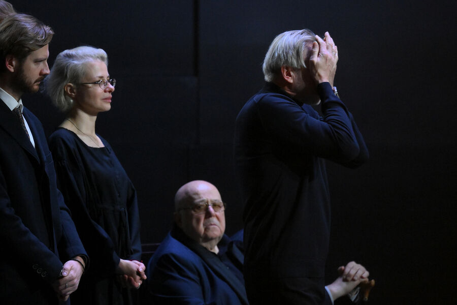 Церемония прощания с&nbsp;народным артистом России Владимиром Симоновым в&nbsp;Театре им. Евгения Вахтангова в&nbsp;Москве, 12&nbsp;ноября 2025&nbsp;года