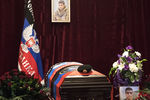 Гроб с телом командира батальона ополчения ДНР «Сомали» Михаила Толстых (позывной «Гиви») в Донецке