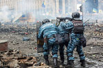 Сотрудники правоохранительных органов на площади Независимости в Киеве, 19 февраля 2014 года