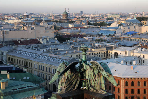 Вид на город с колоннады Исаакиевского собора в Санкт-Петербурге