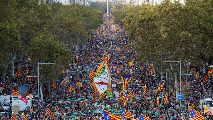 Участники демонстрации в&nbsp;Барселоне, 21&nbsp;октября 2017&nbsp;года