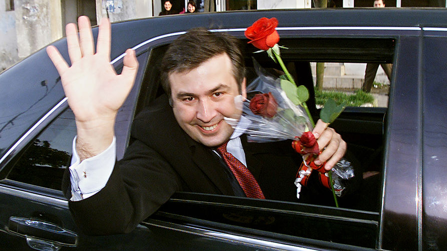 Президент Грузии Михаил Саакашвили после переговоров с&nbsp;главой Аджарии Асланом Абашидзе в&nbsp;Батуми, 2004&nbsp;год