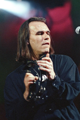 Сергей Мазаев во время концерта, 1992 год