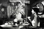 После «Дороги» актрису заметили другие режиссеры. Например, Жюльен Дювивье пригласил ее на главную роль в фильме «Девушка в искусственном шелке». Мазина также сыграла у Альберто Сорди, Лины Вертмюллер и Брайана Форбса. На фото: кадр из фильма «Девушка в искусственном шелке» (1959)