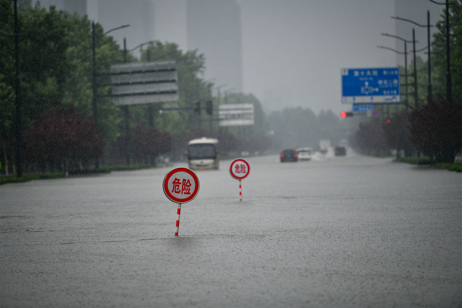 Последствия наводнения в&nbsp;Чжэнчжоу, 20 июля 2021 года