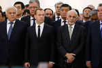 Премьер-министр РФ Дмитрий Медведев (второй слева на первом плане), президент Афганистана Ашраф Гани Ахмадзай (второй справа) и президент Таджикистана Эмомали Рахмон (справа) на церемонии прощания с президентом Узбекистана Исламом Каримовым
