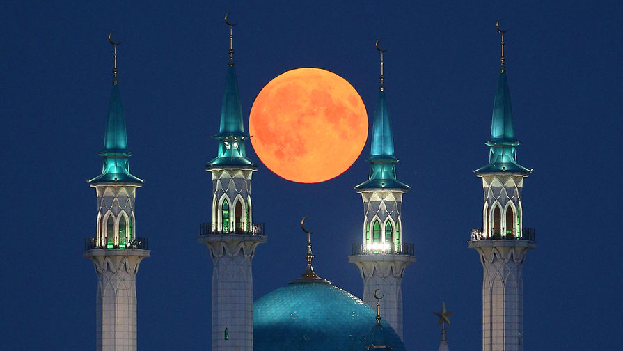Луна над&nbsp;мечетью Кул-Шариф в&nbsp;Казани, 27 июля 2018 года