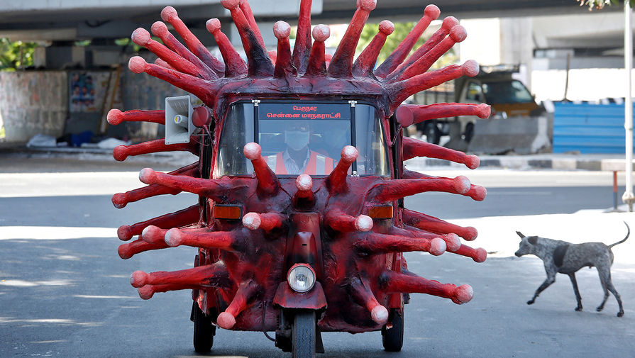 Моторикша в виде коронавируса в городе Ченнаи, Индия, апрель 2020 года