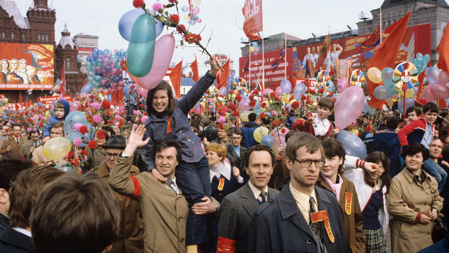Первомайская демонстрация на Красной площади в Москве, 1983 год